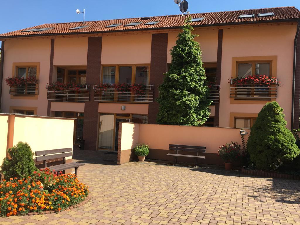 Hotel City Pardubice Exterior foto